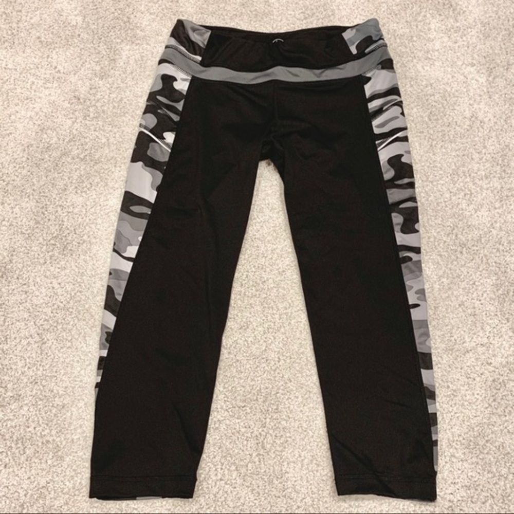 Active Life by 90 Degrees Camo Athletic Capris